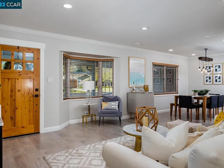 155 Margie Dr — Photo 2