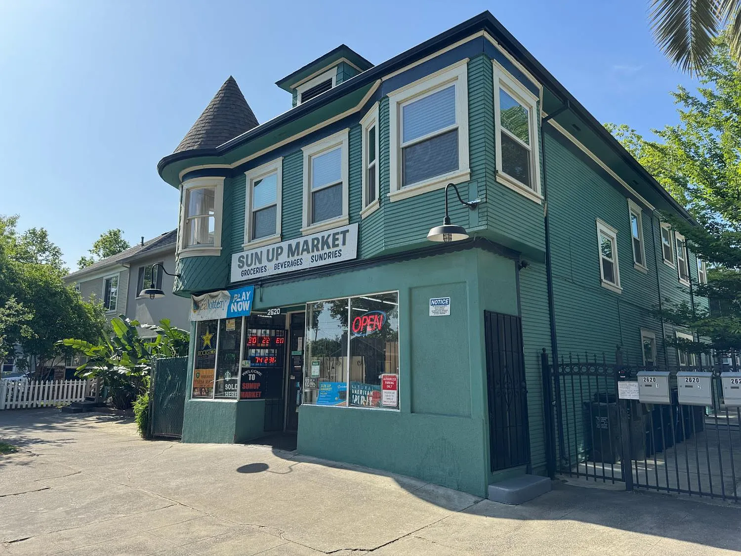2620 T St photo 1