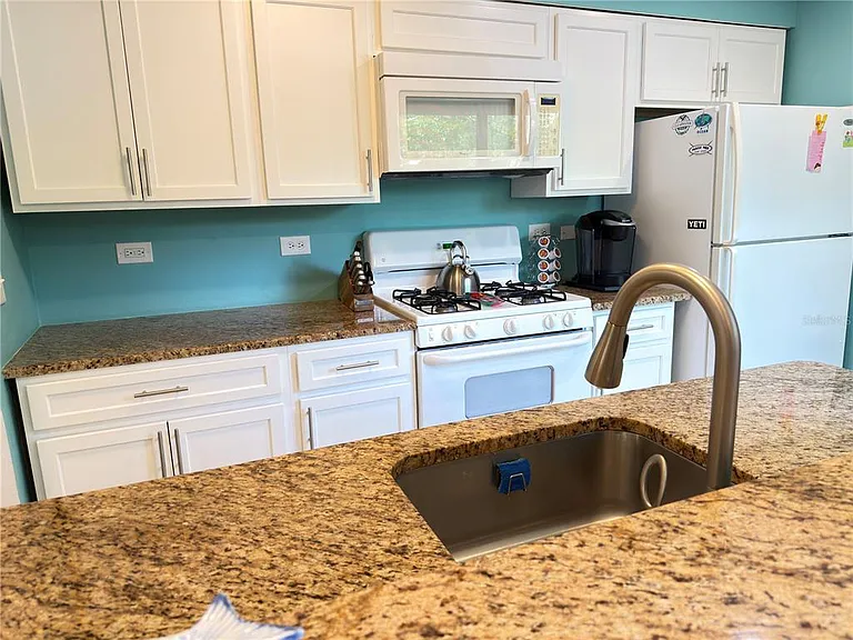 828 Padua Ln — Photo 4