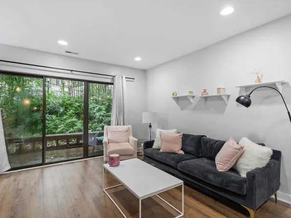 130 E Longview St APT S, Chapel Hill, NC 27516