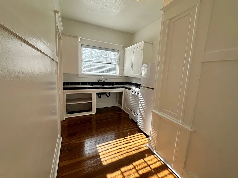 2129 SE 10th Ave — Photo 9