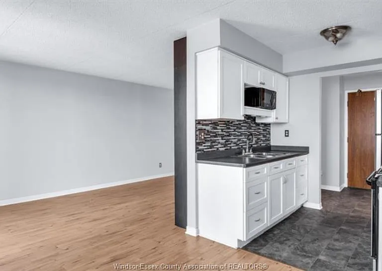 150 Park St W #1808 — Photo 3