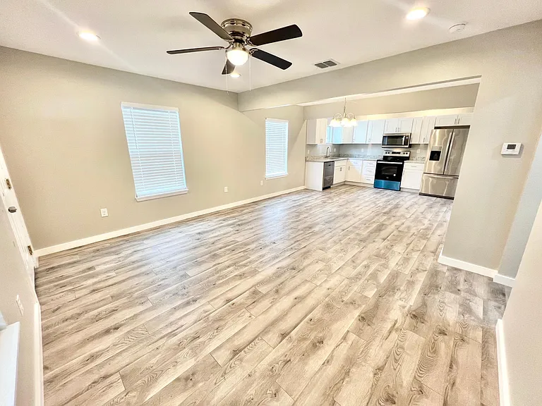 2035 Waverly Ave — Photo 16