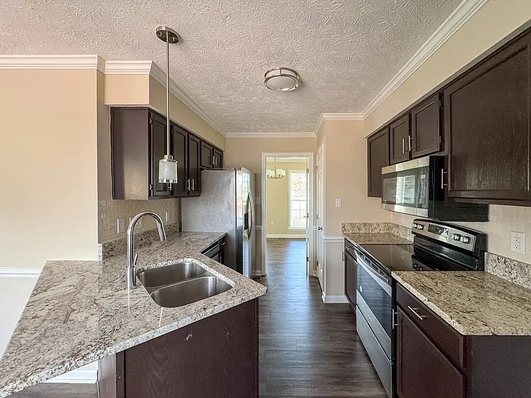 800 Connaly Dr — Photo 10