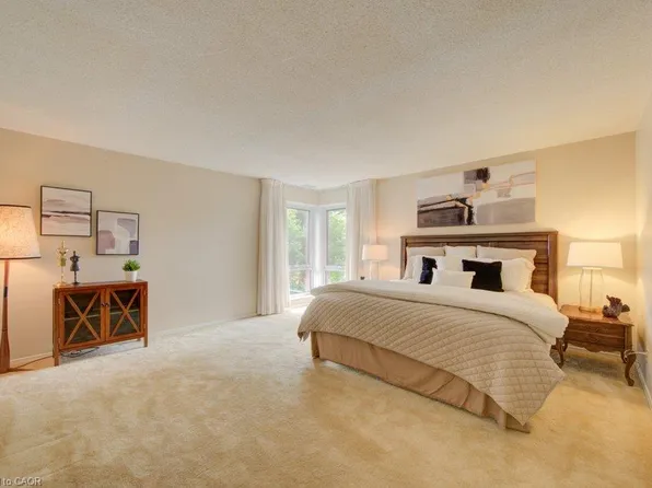 52 Blue Springs Dr #32, Waterloo, ON N2J 4M4