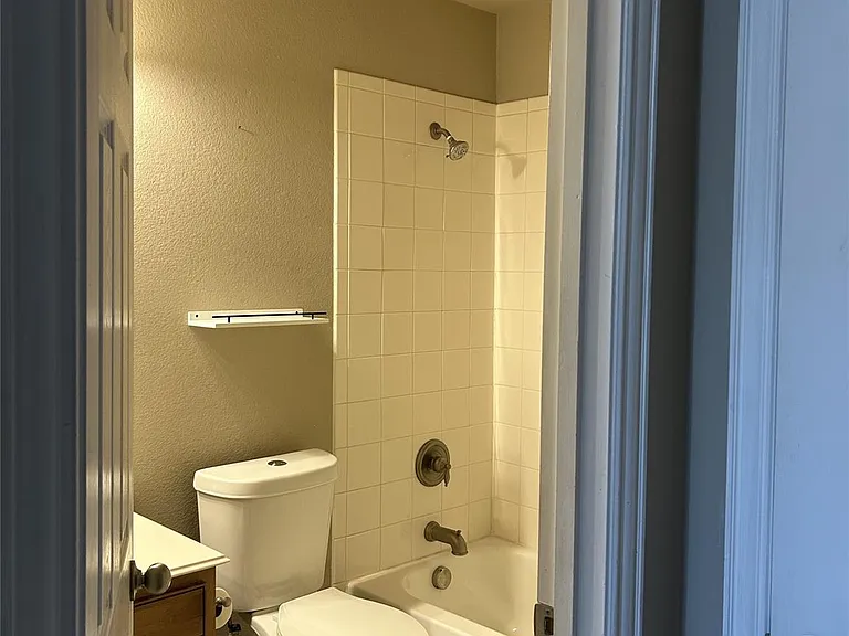 2148 Walnut Square Dr — Photo 4