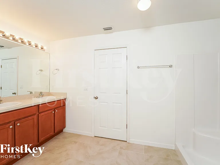 1481 SW Kamchatka Ave — Photo 10