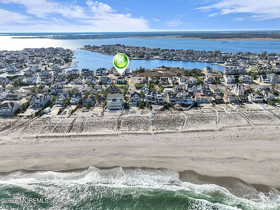4th image of 154 Bay Avenue