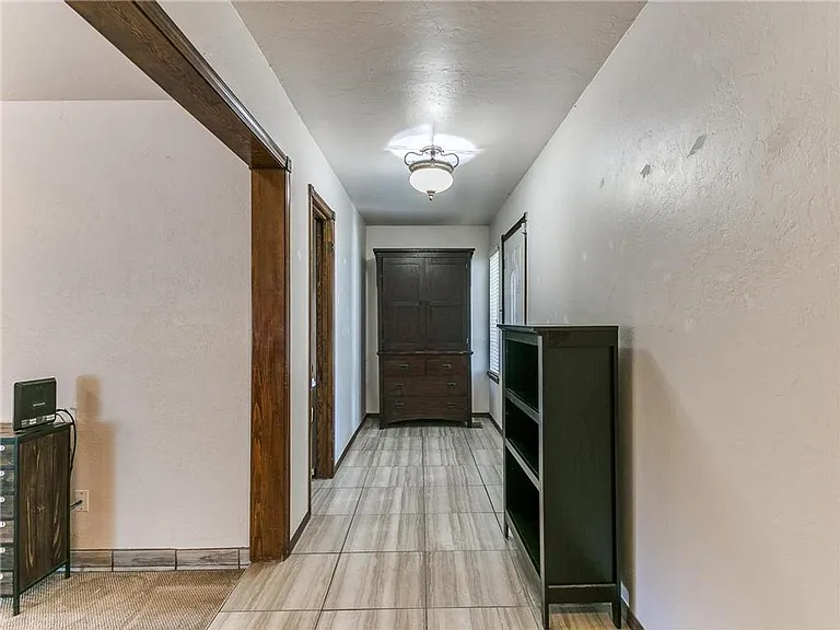 12105 Western View Dr — Photo 2
