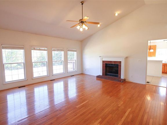 4th image of 295 Cedar Breeze Dr