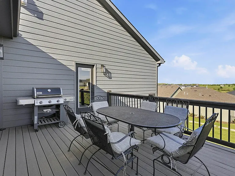 3912 Travers Cir — Photo 43