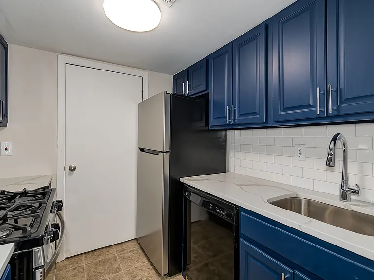 The Oaks Apartments — Photo 24