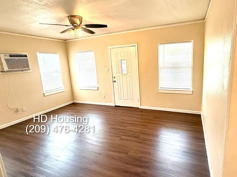 1832 N Berkeley Ave — Photo 3