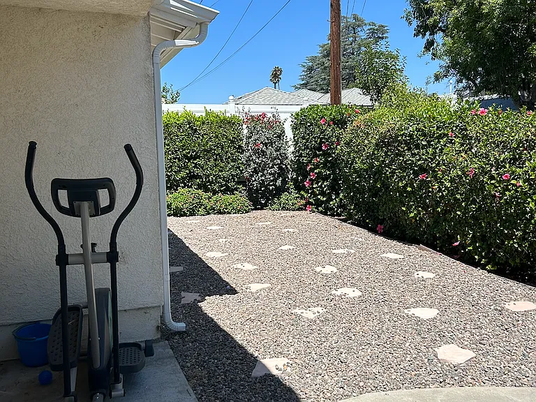 5051 Enfield Ave — Photo 15