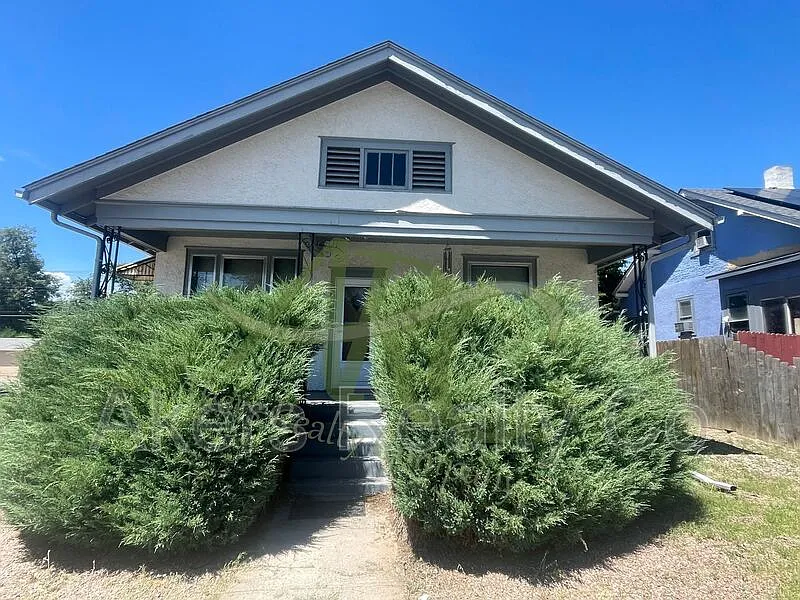 3 bed, 1.0 bath, 954 sqft, $1,295 — Photo 1