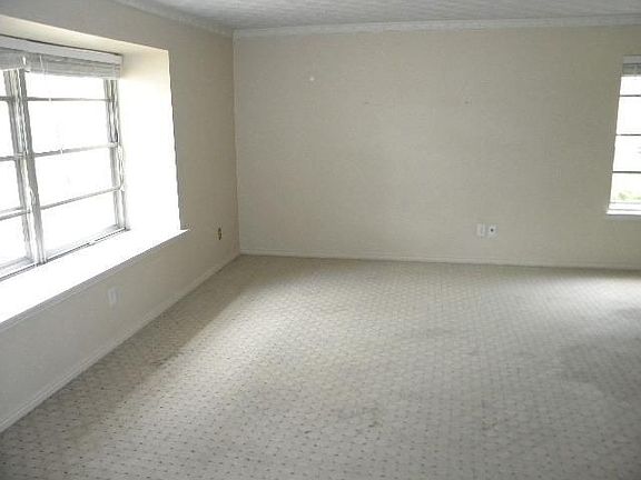 4th image of 1214 Patricia Ln