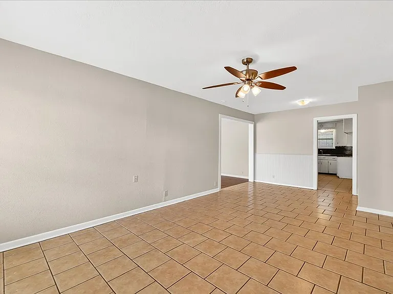 929 Ashland Dr — Photo 5