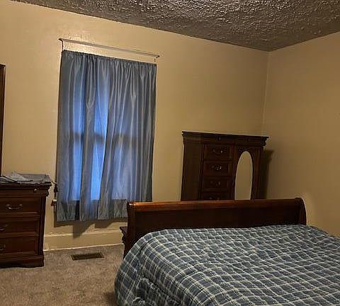 3rd image of 1100 Brown Ave