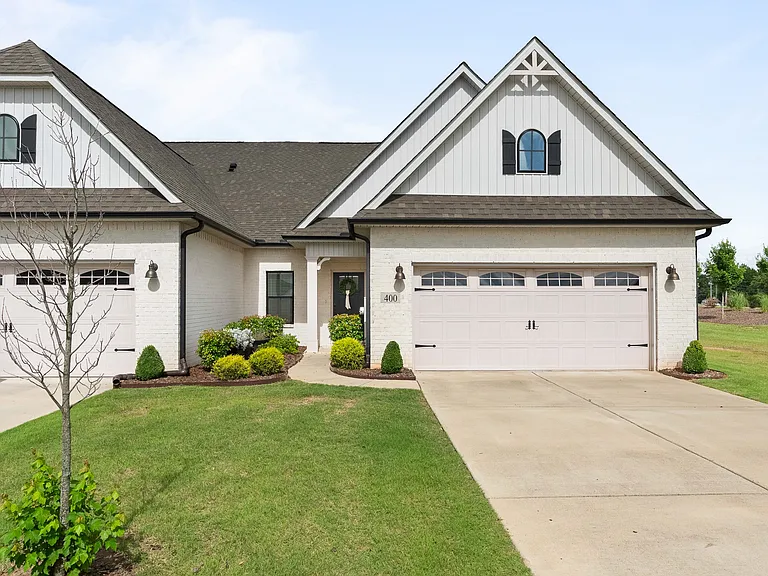 400 Tillane Park Cir SW — Photo 2