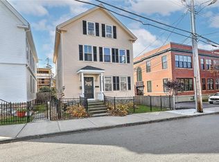 17 Cranston Ave, Newport, RI 02840