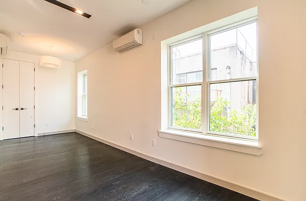 Rented by Jankos Group LLC | media 27