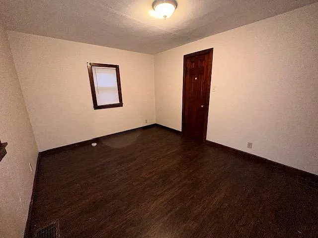 1326 W 14th St — Photo 15
