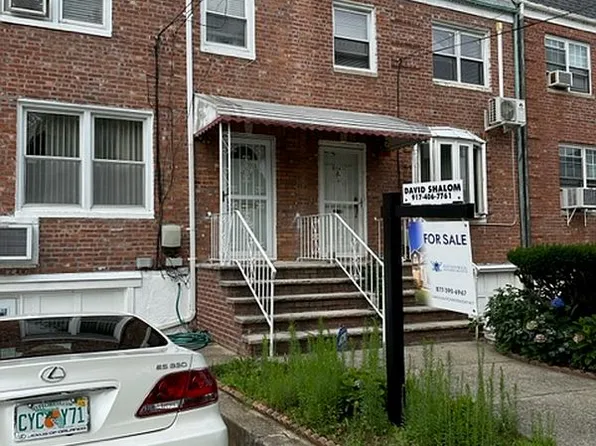 8944 220th St, Queens Village, NY 11427