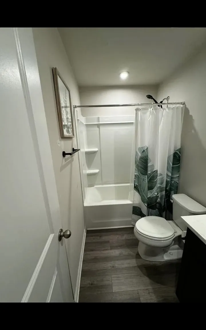 3 bed, 2.5 bath, 2400 sqft, $750 — Photo 4