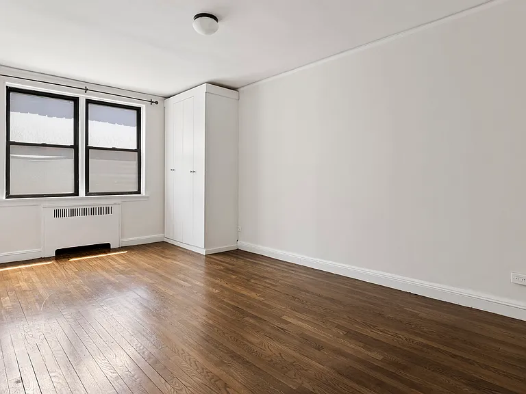245 E 37th St #3G — Photo 8