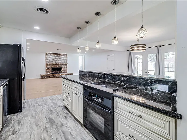1022 Herndon St — Photo 11