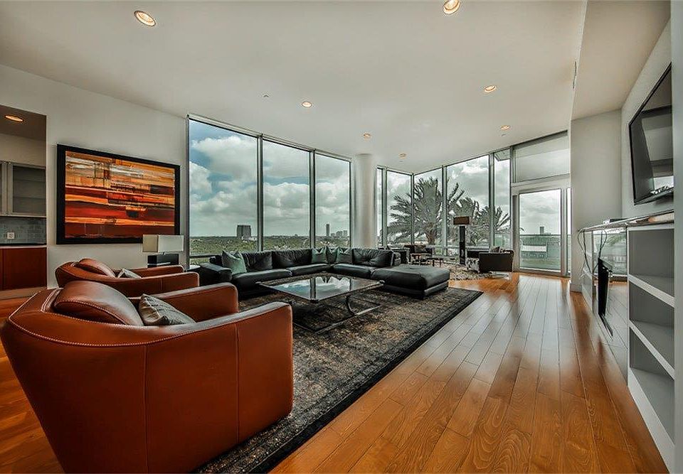 1st image of 2727 Kirby Dr APT 8E