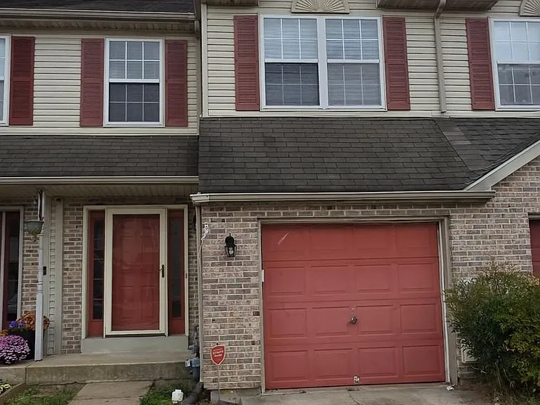 24 Woodcrest Ct — Photo 2