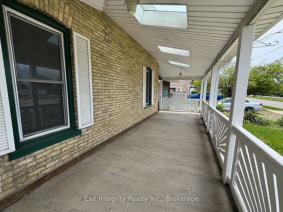4th image of 62 Samuelson St
