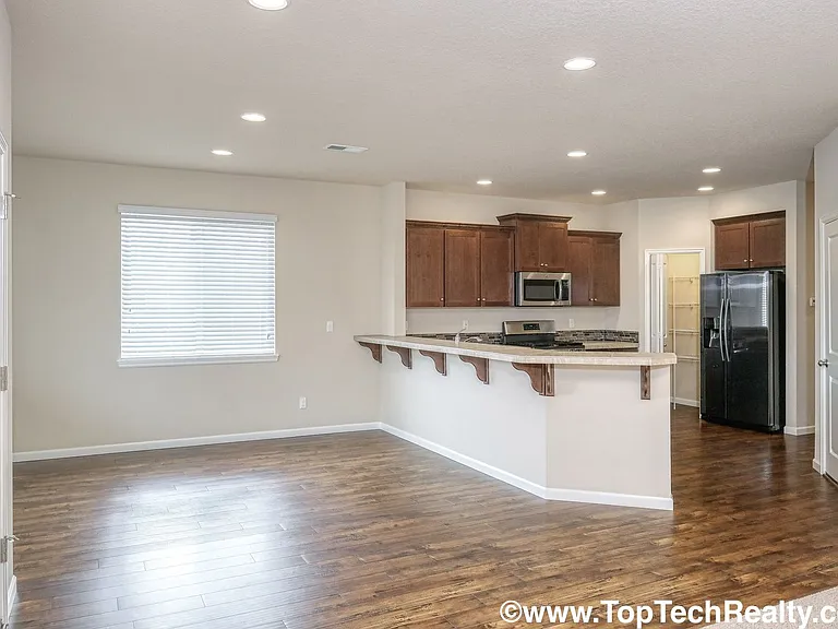 7226 NW Abigail Ter — Photo 5