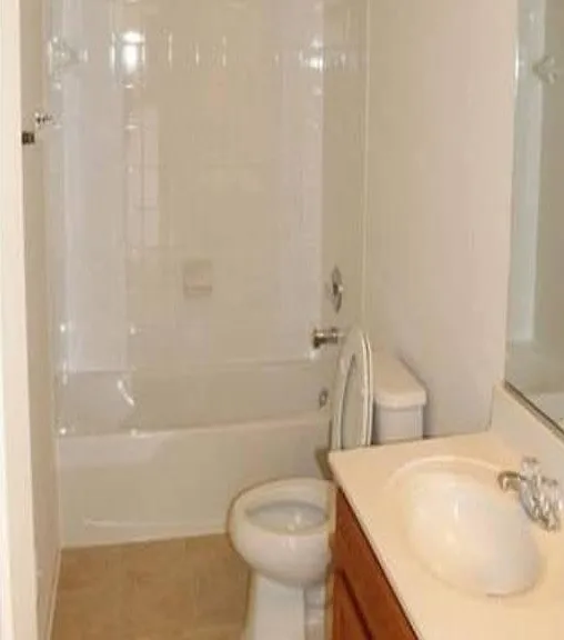 Second floor full bathroom 2