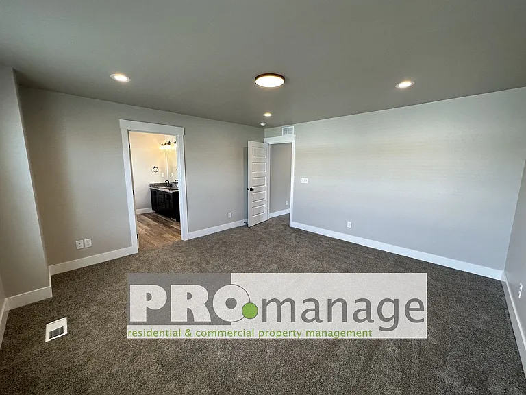 1385 Remington Trl — Photo 13