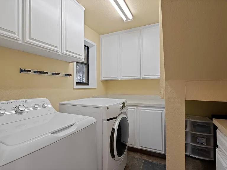 645 Loring St — Photo 35