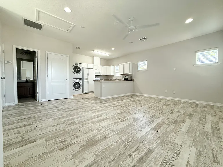 13836 Sachs Ave — Photo 25