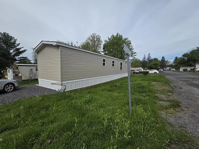410 Donegal Dr — Photo 2