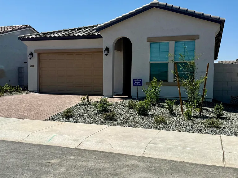 2933 E Mission Ln — Photo 12