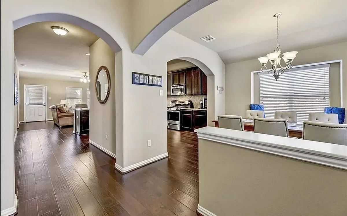 entryway - 150 Maxmillion Ln