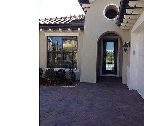 Covered entryway 