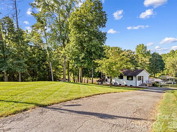 3rd image of 150 Shady Cove Rd