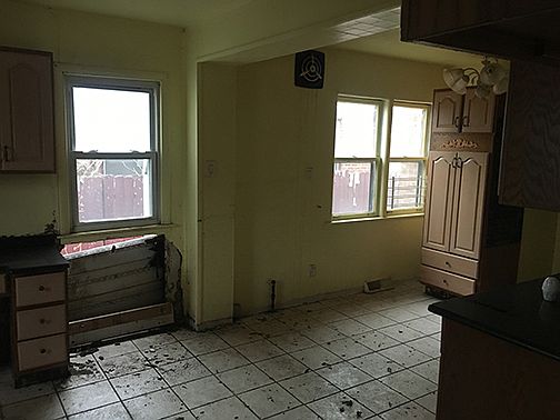 4th image of 1487 Wentworth Ave