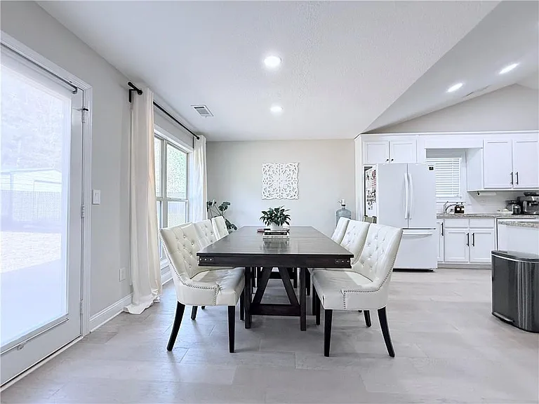 138 Livingston Ct — Photo 11