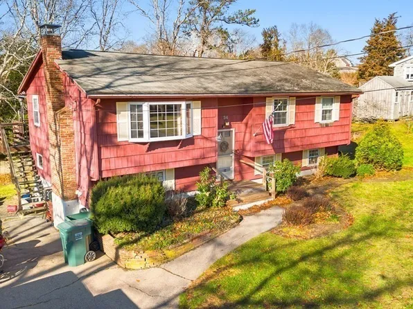 34 Clearwater Dr, Plymouth, MA 02360