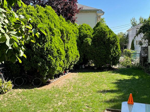 3rd image of 131 Saint Pauls Ave