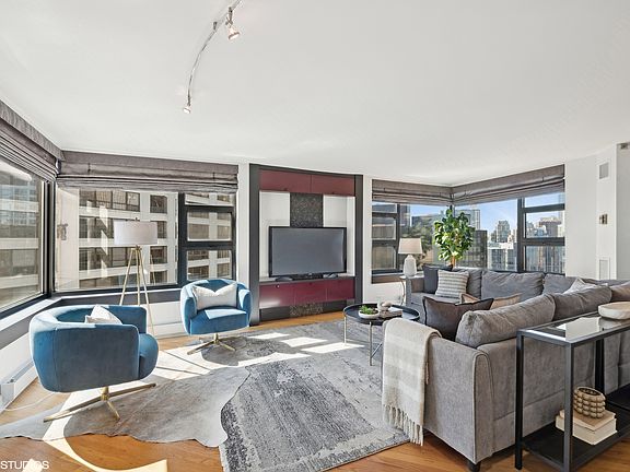 4th image of 401 E Ontario St APT 4302