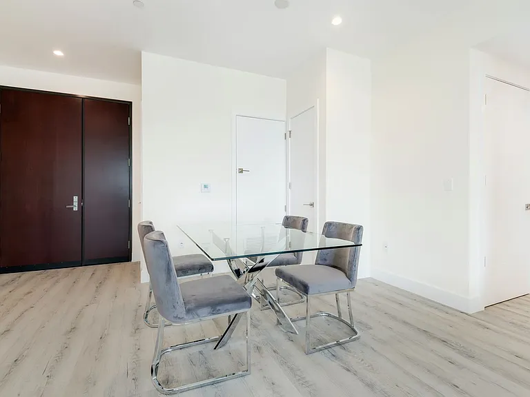 Regency Holt Apartments — Photo 31