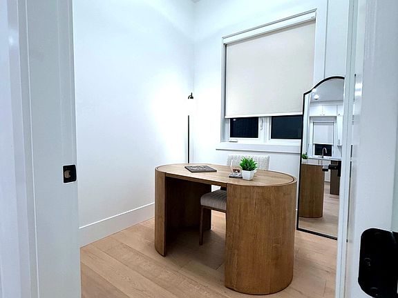5th image of 2259 Lobb Ave #101